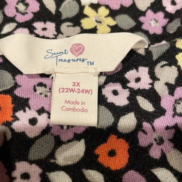 Secret Treasures floral Pajama Set- Button up top w/Capri length bottoms size 3x - Picture 3 of 7